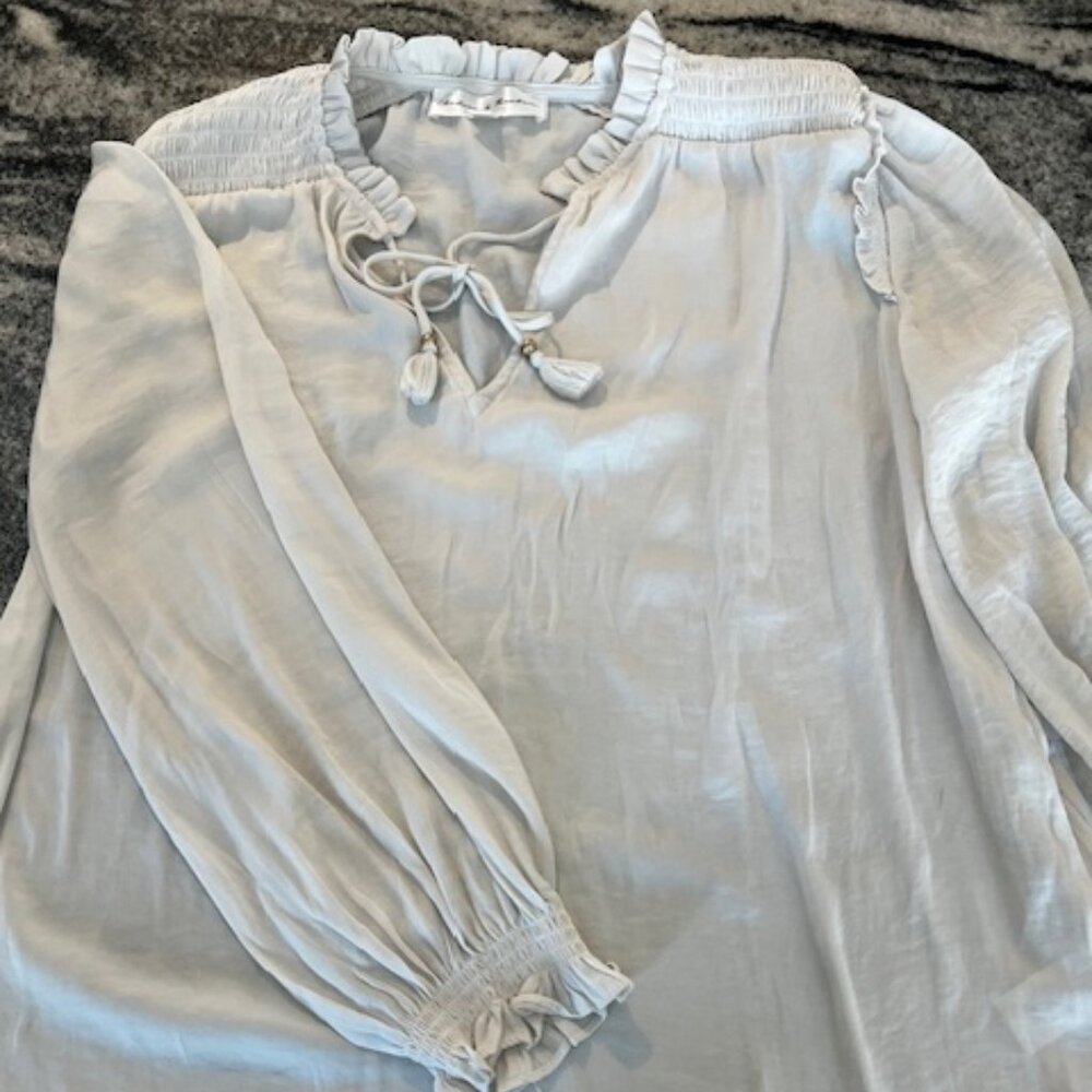 Chelsea & Theodore ruffled blouse cream or off-white color BOHO tunic Size Large